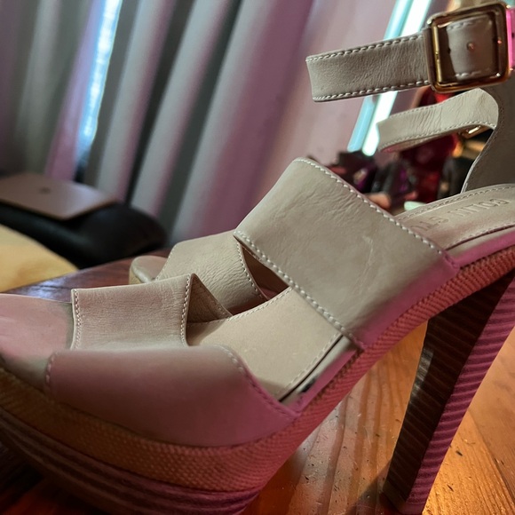 Colin Stuart Cream ankle strap platform heels - Picture 3 of 5